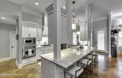 Kitchen - 156 Sonnett Cir, Madison, MS 39110 photo 2 of 6