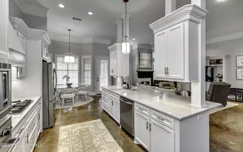 Kitchen - 156 Sonnett Cir, Madison, MS 39110 photo 3 of 6