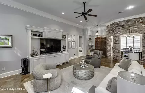 Living - 156 Sonnett Cir, Madison, MS 39110 photo 1 of 6