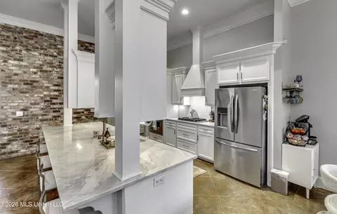 Kitchen - 156 Sonnett Cir, Madison, MS 39110 photo 5 of 6