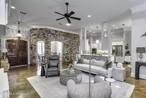Living - 156 Sonnett Cir, Madison, MS 39110 photo 4 of 6