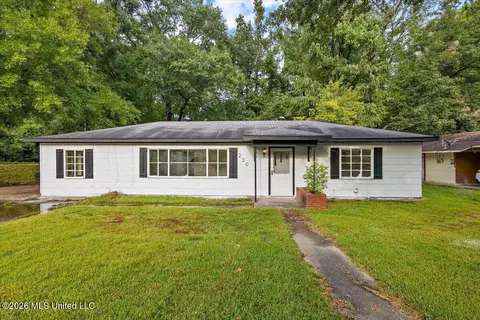230 Hillside Dr, Vicksburg, MS 39180