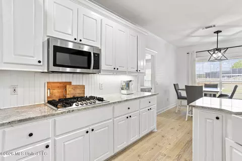 Kitchen - 728 Danforth Dr, Madison, MS 39110 photo 2 of 2