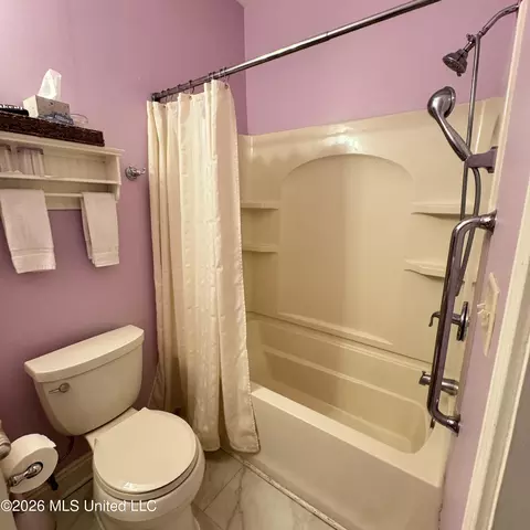 Bath - 718 N Union St, Natchez, MS 39120 photo 2 of 6