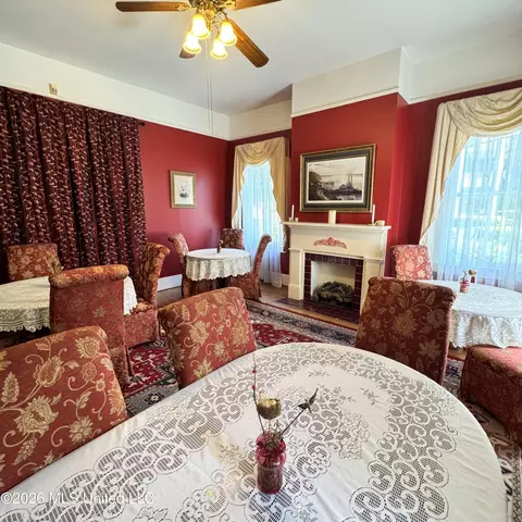 Dining - 718 N Union St, Natchez, MS 39120 photo 2 of 2
