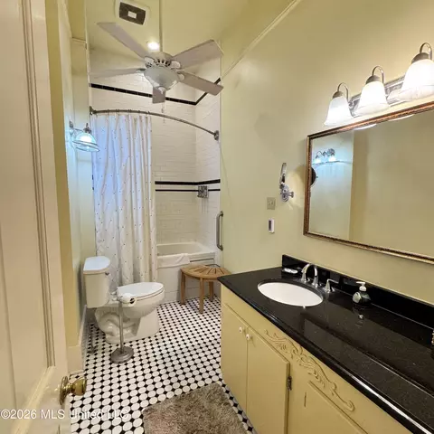 Bath - 718 N Union St, Natchez, MS 39120 photo 5 of 6