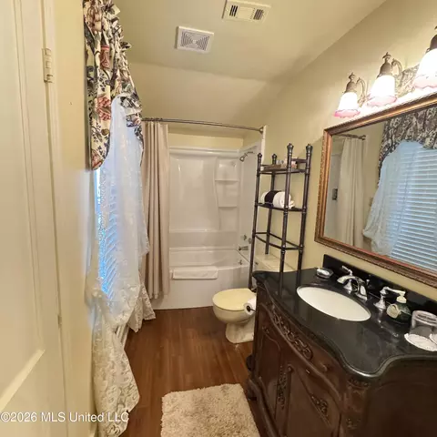 Bath - 718 N Union St, Natchez, MS 39120 photo 6 of 6