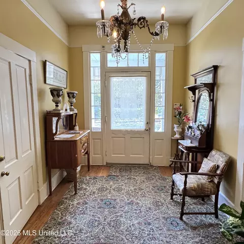 Entry Way - 718 N Union St, Natchez, MS 39120 photo 1 of 3