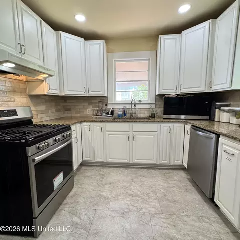 Kitchen - 718 N Union St, Natchez, MS 39120 photo 2 of 2