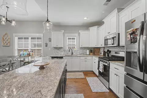 Kitchen - 7559 Crosswinds Blvd, Hernando, MS 38632 photo 1 of 2