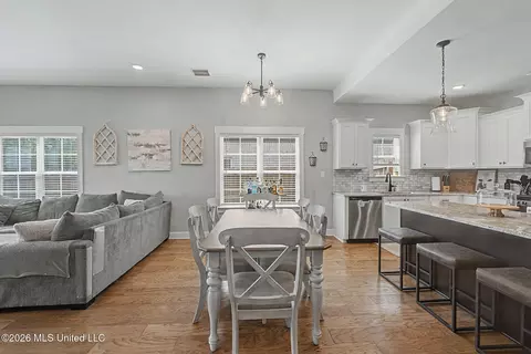 Dining - 7559 Crosswinds Blvd, Hernando, MS 38632 photo 1 of 1