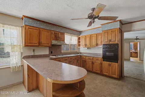 Kitchen - 3206 Fogg Rd, Nesbit, MS 38651 photo 3 of 3