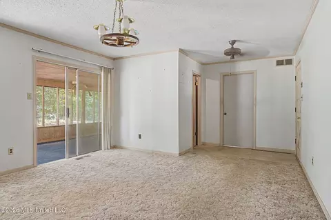 Living - 3206 Fogg Rd, Nesbit, MS 38651 photo 2 of 5
