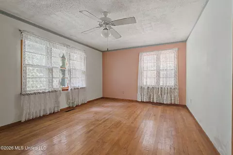 Living - 3206 Fogg Rd, Nesbit, MS 38651 photo 5 of 5