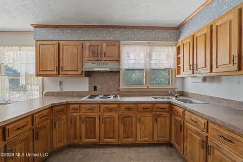 Kitchen - 3206 Fogg Rd, Nesbit, MS 38651 photo 2 of 3
