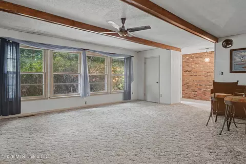 Living - 3206 Fogg Rd, Nesbit, MS 38651 photo 3 of 5