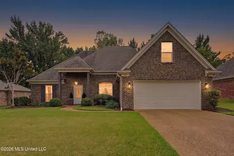 2681 Cherry Tree Dr, Southaven, MS 38672