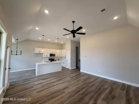 Living - 3151 E School Loop Rd, Lake Cormorant, MS 38641 photo 1 of 2