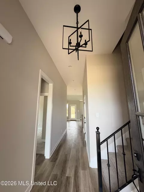 Entry Way - 3151 E School Loop Rd, Lake Cormorant, MS 38641 photo 2 of 2