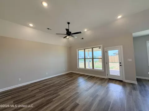 Living - 3151 E School Loop Rd, Lake Cormorant, MS 38641 photo 2 of 2