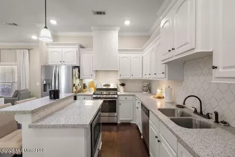 Kitchen - 185 Buckhead Dr, Madison, MS 39110 photo 3 of 3