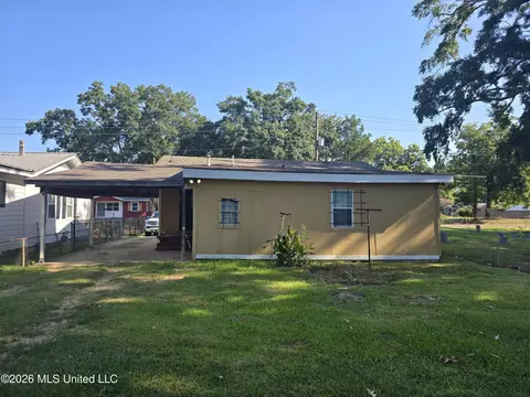 2013 W Ridgeway St, Jackson, MS 39213 photo 2