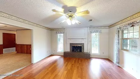 Living - 314 Saint Augustine Ave, Long Beach, MS 39560 photo 2 of 3