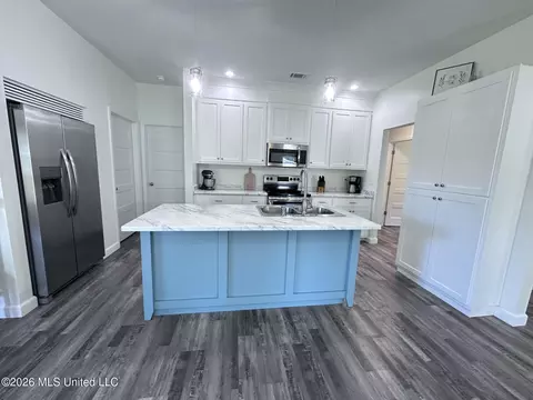 Kitchen - 122 Green Rd, Lucedale, MS 39452 photo 2 of 2
