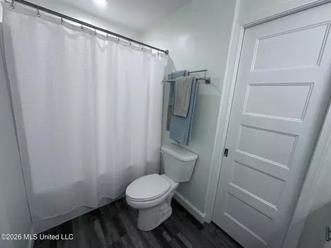 Bath - 122 Green Rd, Lucedale, MS 39452 photo 2 of 3