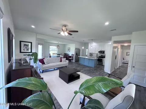 Living - 122 Green Rd, Lucedale, MS 39452 photo 3 of 3