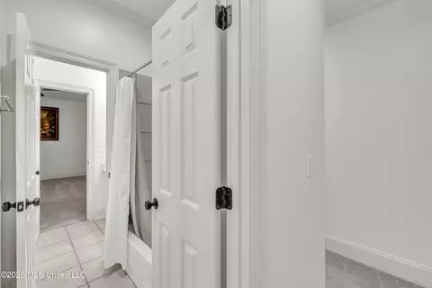 Entry Way - 64 Grandview Cir, Brandon, MS 39047 photo 9 of 11