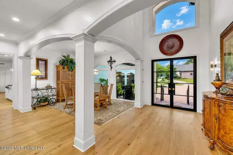 Entry Way - 64 Grandview Cir, Brandon, MS 39047 photo 3 of 11