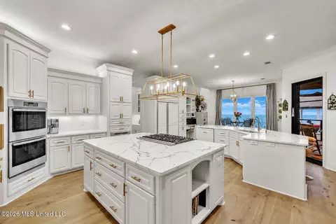 Kitchen - 64 Grandview Cir, Brandon, MS 39047 photo 3 of 5