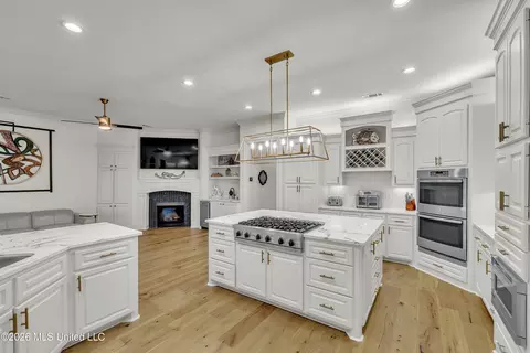 Kitchen - 64 Grandview Cir, Brandon, MS 39047 photo 4 of 5