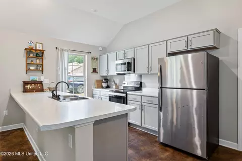 Kitchen - 121 Woolfolk Rd, Senatobia, MS 38668 photo 1 of 2