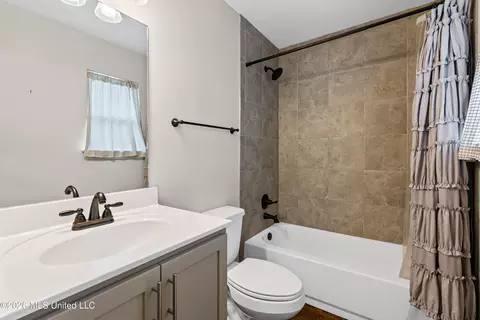 Bath - 121 Woolfolk Rd, Senatobia, MS 38668 photo 1 of 1