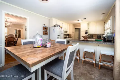 Dining - 1918 Bellewood Dr, Jackson, MS 39211 photo 5 of 5