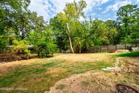 Exterior - 1918 Bellewood Dr, Jackson, MS 39211 photo 4 of 5