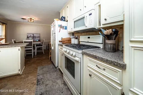 Other - 1918 Bellewood Dr, Jackson, MS 39211 photo 3 of 8