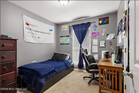 Bedroom - 405 Edgewater Branch Dr, Brandon, MS 39042 photo 4 of 5