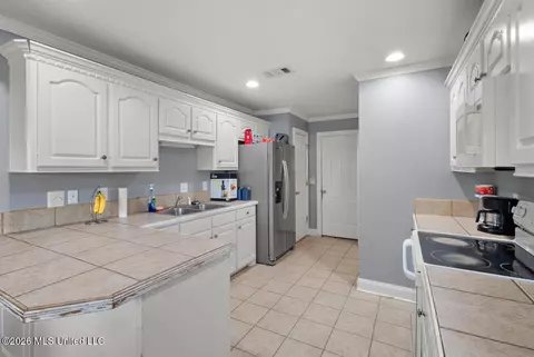 Other - 405 Edgewater Branch Dr, Brandon, MS 39042 photo 2 of 7