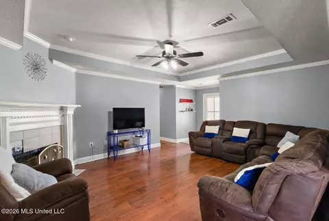 Living - 405 Edgewater Branch Dr, Brandon, MS 39042 photo 1 of 1