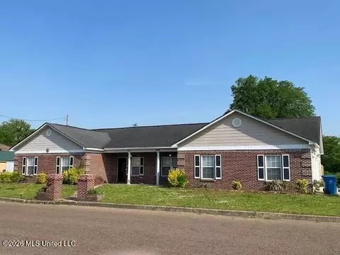 106 6th St, Clarksdale, MS 38614