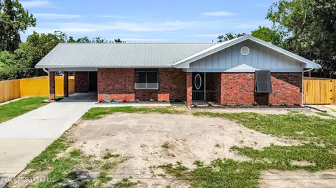 337 Saint George St, Bay Saint Louis, MS 39520
