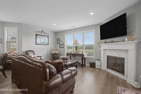 Living - 13511 Birch Bnd, Olive Branch, MS 38654 photo 2 of 2
