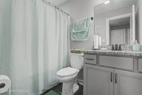 Bath - 13511 Birch Bnd, Olive Branch, MS 38654 photo 2 of 4