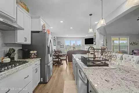 Kitchen - 13511 Birch Bnd, Olive Branch, MS 38654 photo 3 of 3
