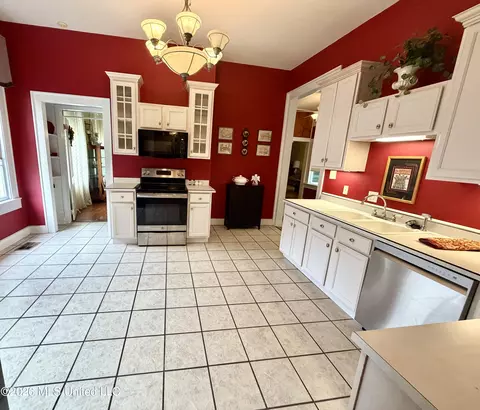 Kitchen - 3807 Dantzler St, Moss Point, MS 39563 photo 1 of 7