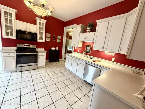 Kitchen - 3807 Dantzler St, Moss Point, MS 39563 photo 4 of 7