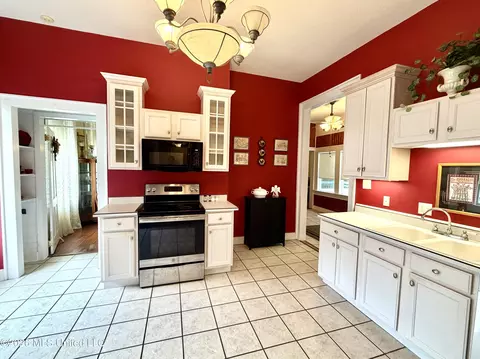 Kitchen - 3807 Dantzler St, Moss Point, MS 39563 photo 7 of 7